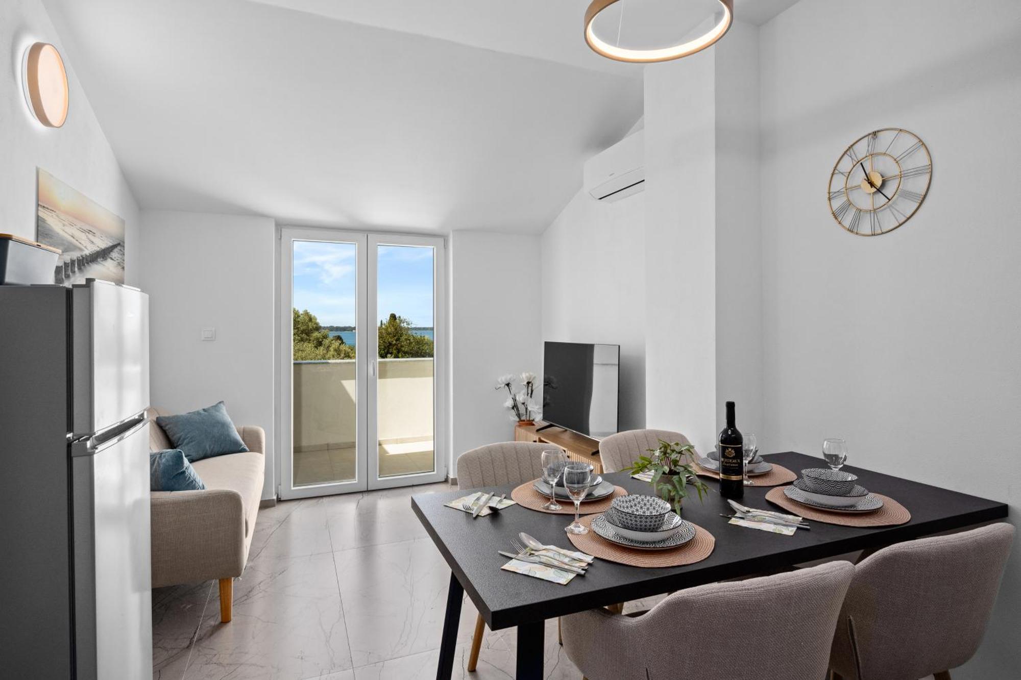 Apartment Nenad - Amazing Sea View ! Only 500 Meters From The Beach ! Fazana Exterior photo